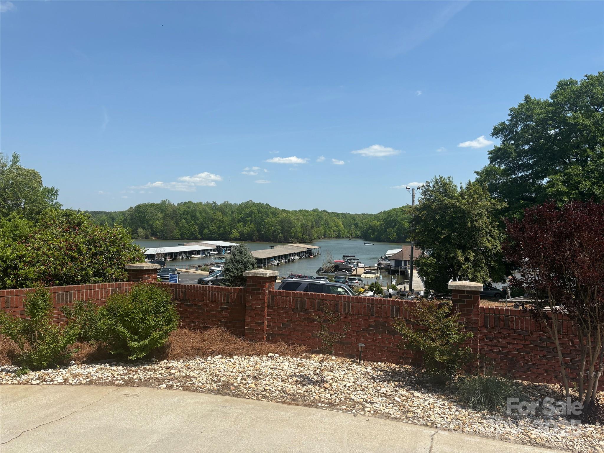 216 Commodore Court