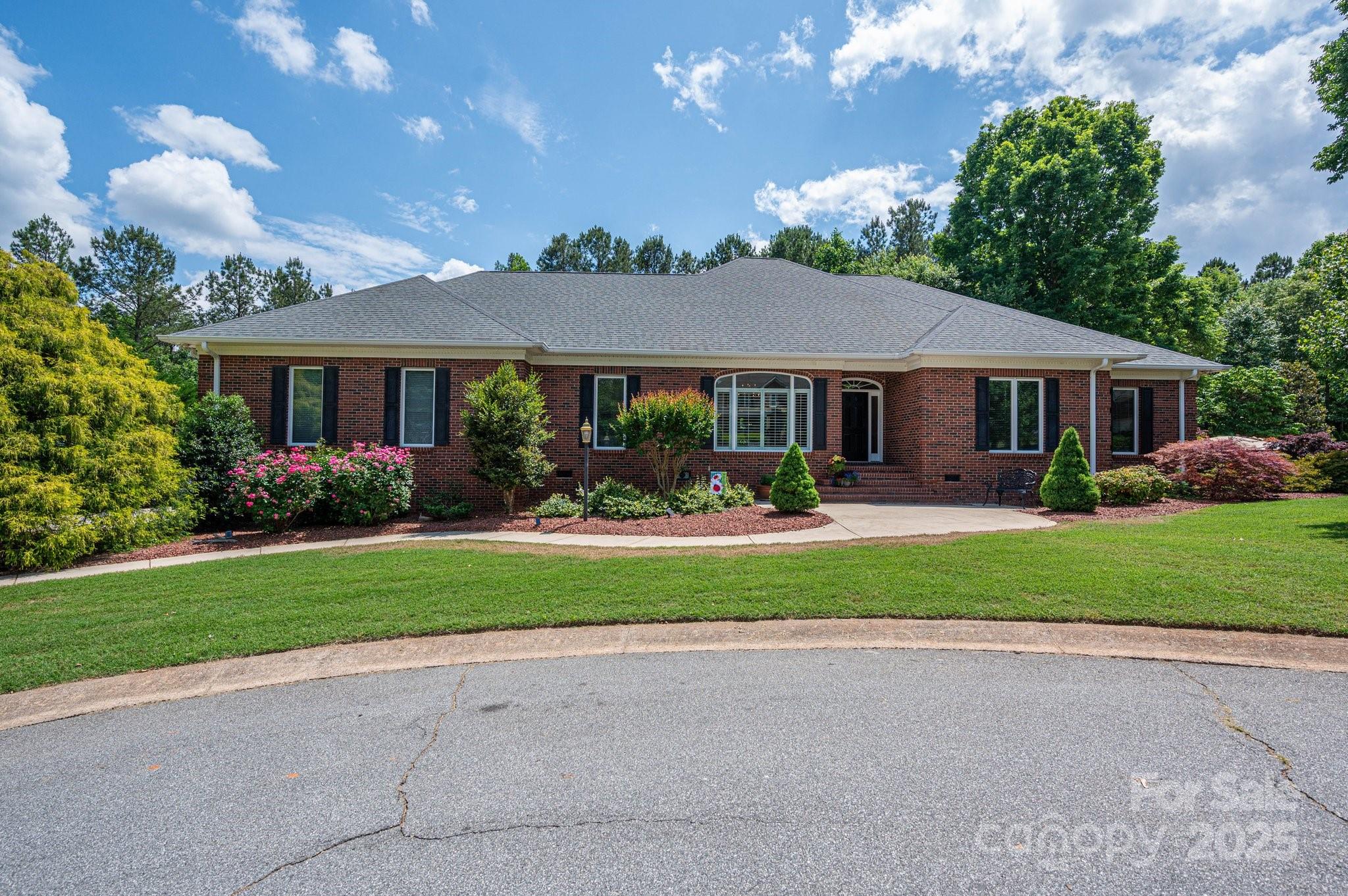 216 Commodore Court