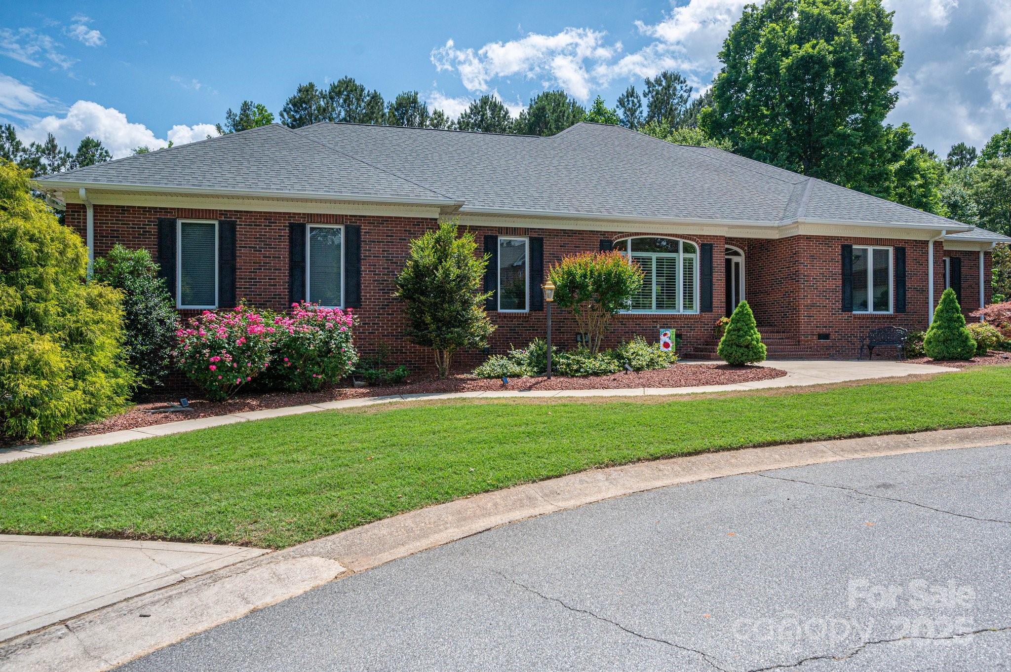 216 Commodore Court