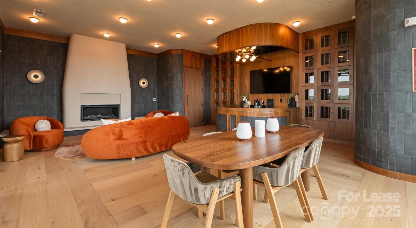 Charlotte, North Carolina 28206, United States, 2 Bedrooms Bedrooms, ,2 BathroomsBathrooms,Residential,Active,129595