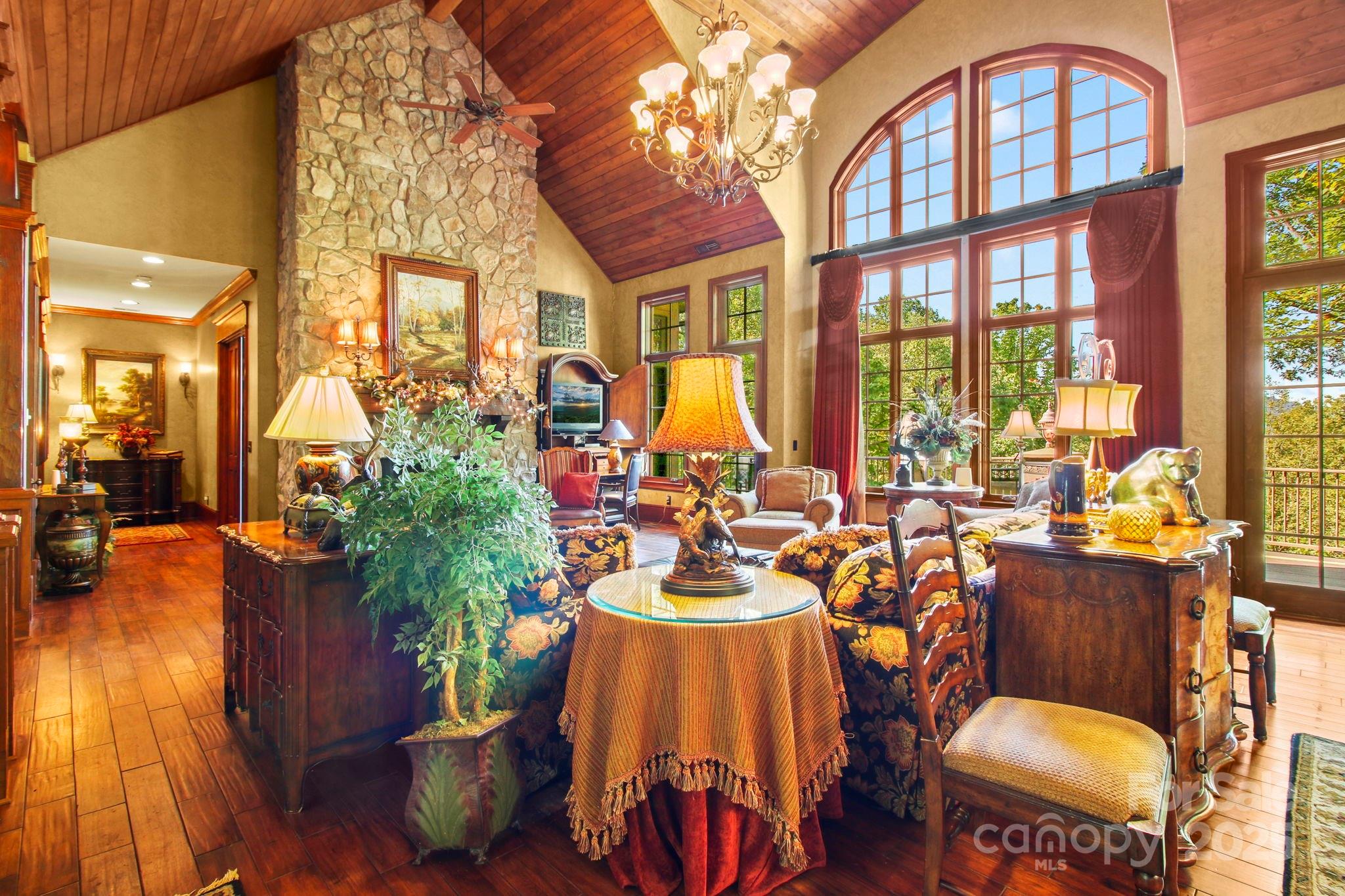 Boone, North Carolina 28607, United States, 4 Bedrooms Bedrooms, ,6 BathroomsBathrooms,Residential,Active,118340