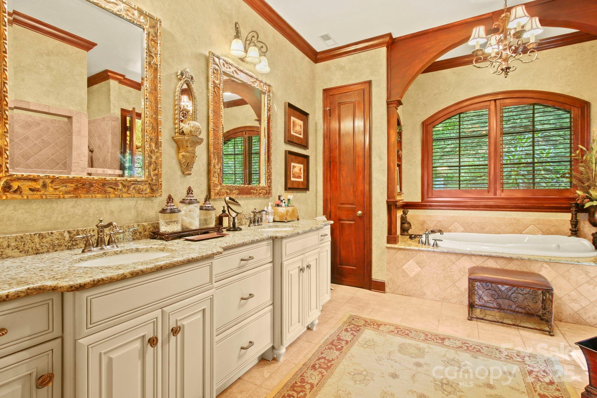 Boone, North Carolina 28607, United States, 4 Bedrooms Bedrooms, ,6 BathroomsBathrooms,Residential,Active,118340