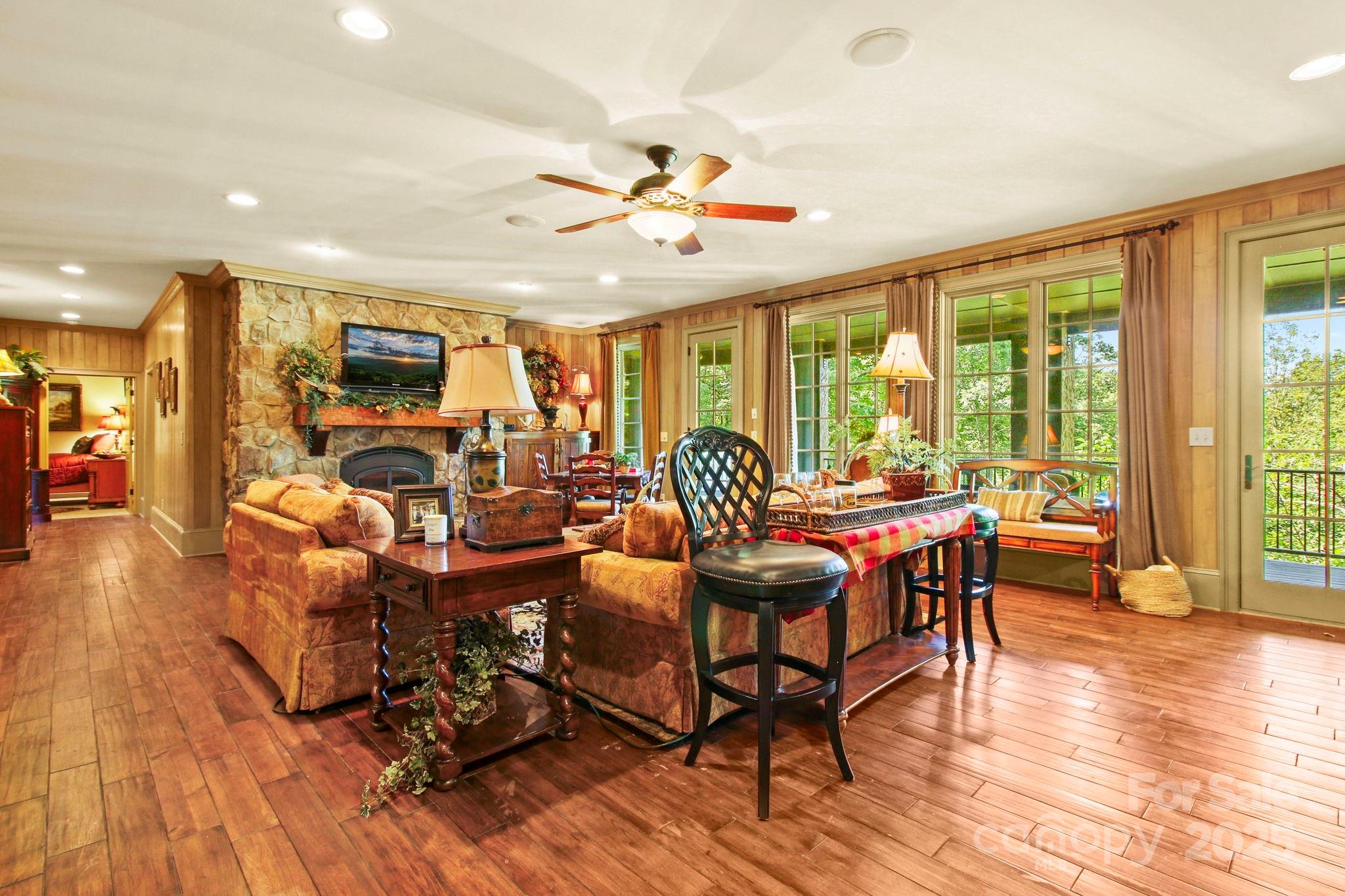 Boone, North Carolina 28607, United States, 4 Bedrooms Bedrooms, ,6 BathroomsBathrooms,Residential,Active,118340