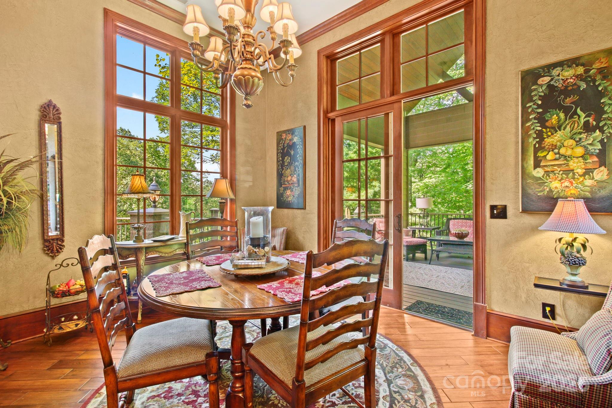 Boone, North Carolina 28607, United States, 4 Bedrooms Bedrooms, ,6 BathroomsBathrooms,Residential,Active,118340