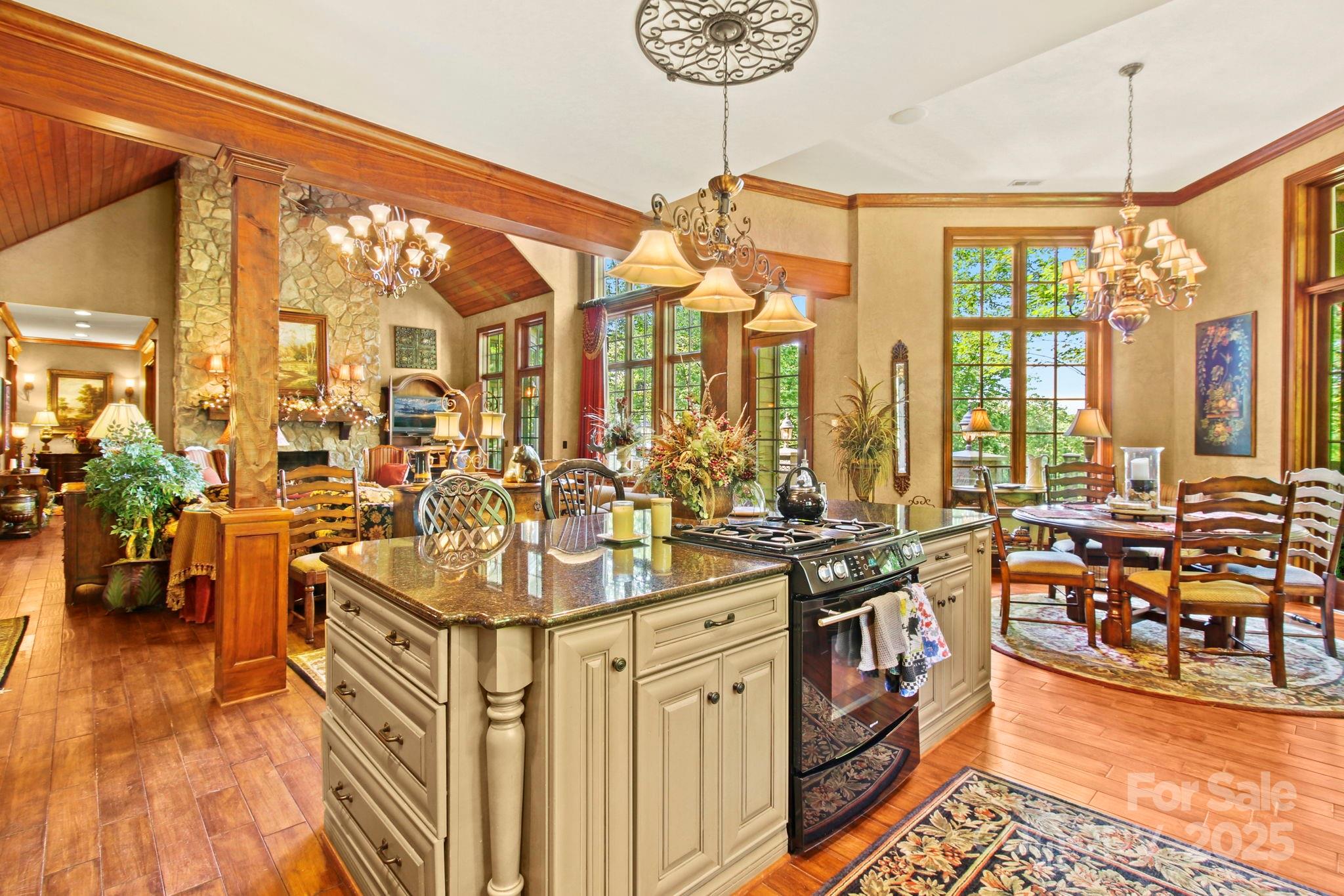 Boone, North Carolina 28607, United States, 4 Bedrooms Bedrooms, ,6 BathroomsBathrooms,Residential,Active,118340