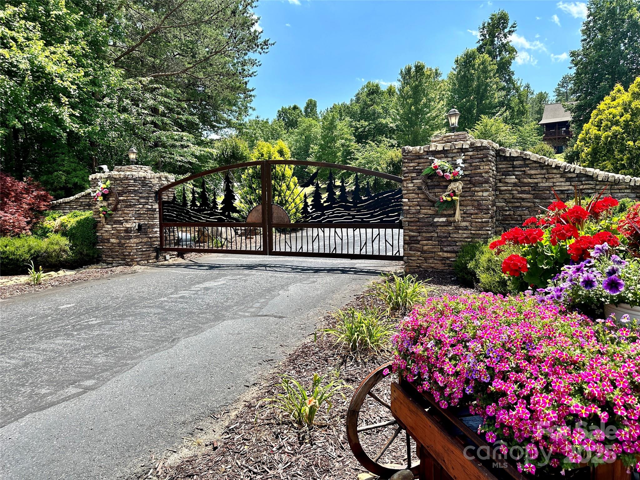 Grandview Peaks - Land