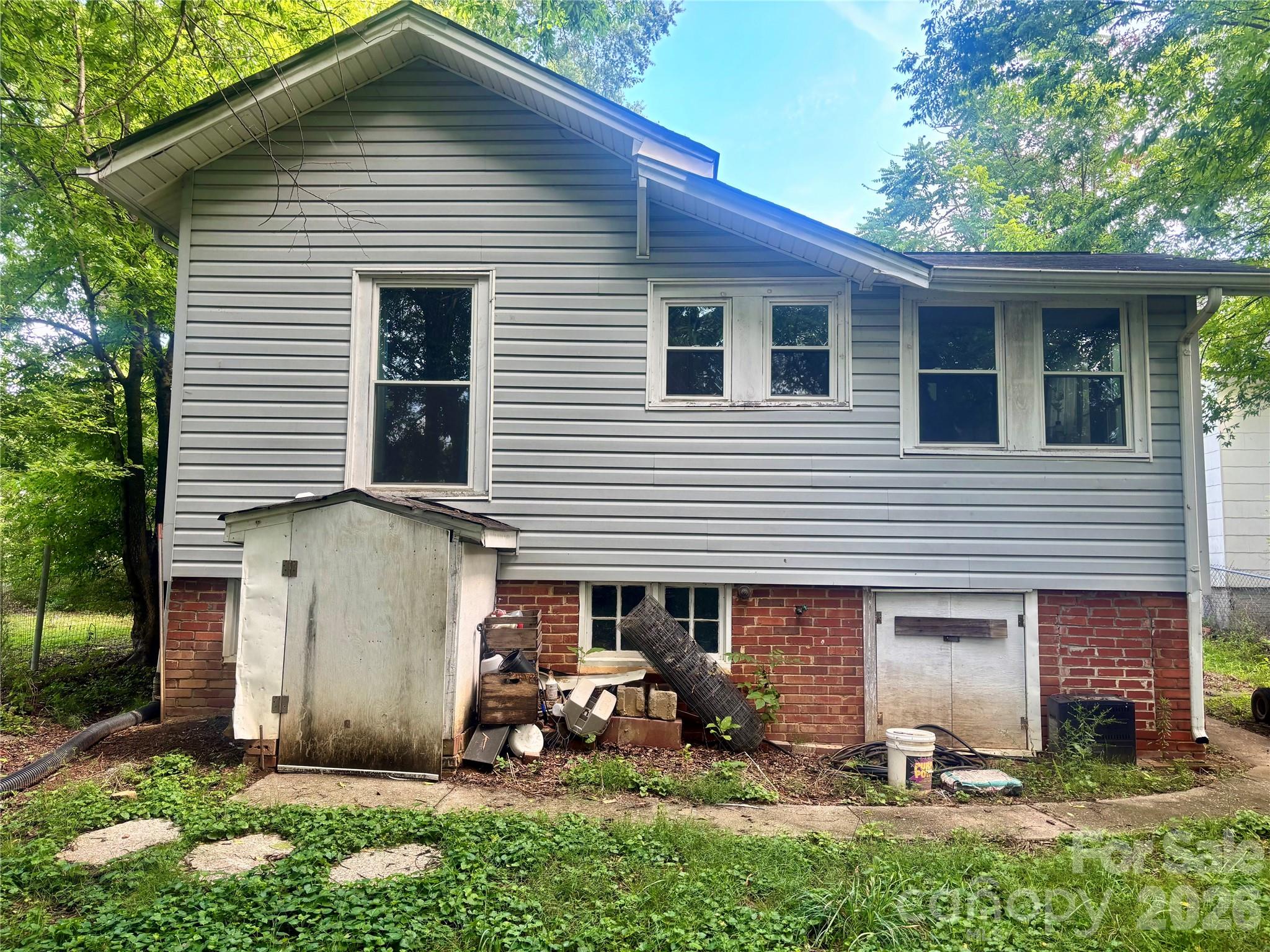 523 W Oakwood Avenue