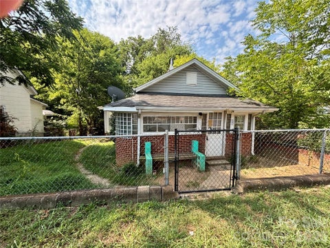 Photo of 523 W Oakwood Avenue, Albemarle, NC 28001 (MLS # 4400852)