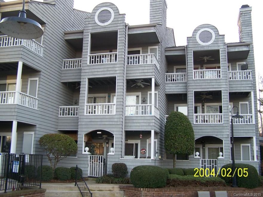 Wonderful waterfront condo in Davidson Landing.  This waterfront condo offers 2 bedrooms, 1 bathroom with nice size living room with great view of Lake Norman!  Priced to sell! NEW appliances just installed!