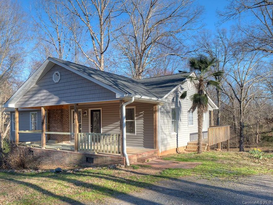 This Fort Mill home features 3 bedrooms/2 bathrooms on the main level, and 1 bedroom/1 bathroom with large walk in closet in the basement. This bedroom could be used as a second living area. The multi-tiered back decks and covered front porch provide plenty of outdoor living area. Come see this home soon before it’s gone!