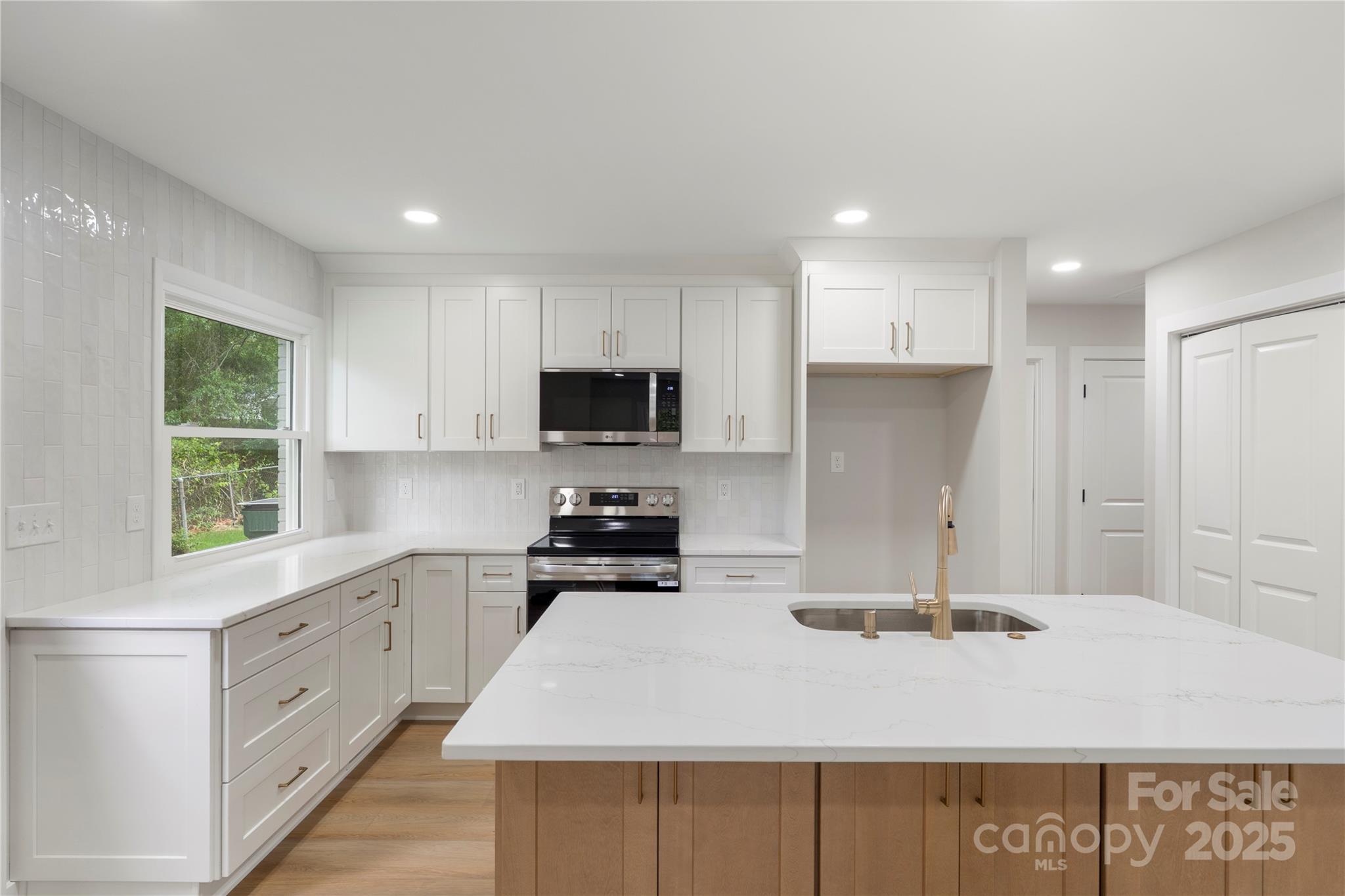 4042 Uppergate Lane