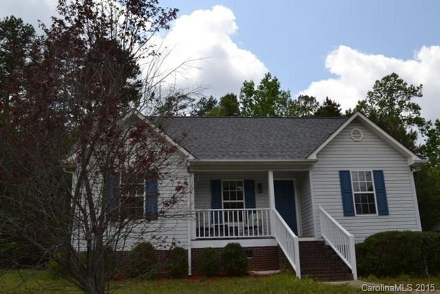 Great home in Fort Mill offers a split bedroom plan, new carpet and laminate floor. Refrigerator, washer and dryer will convey with the home. Rocking chair front porch and a deck. Awesome location, won’t last long.