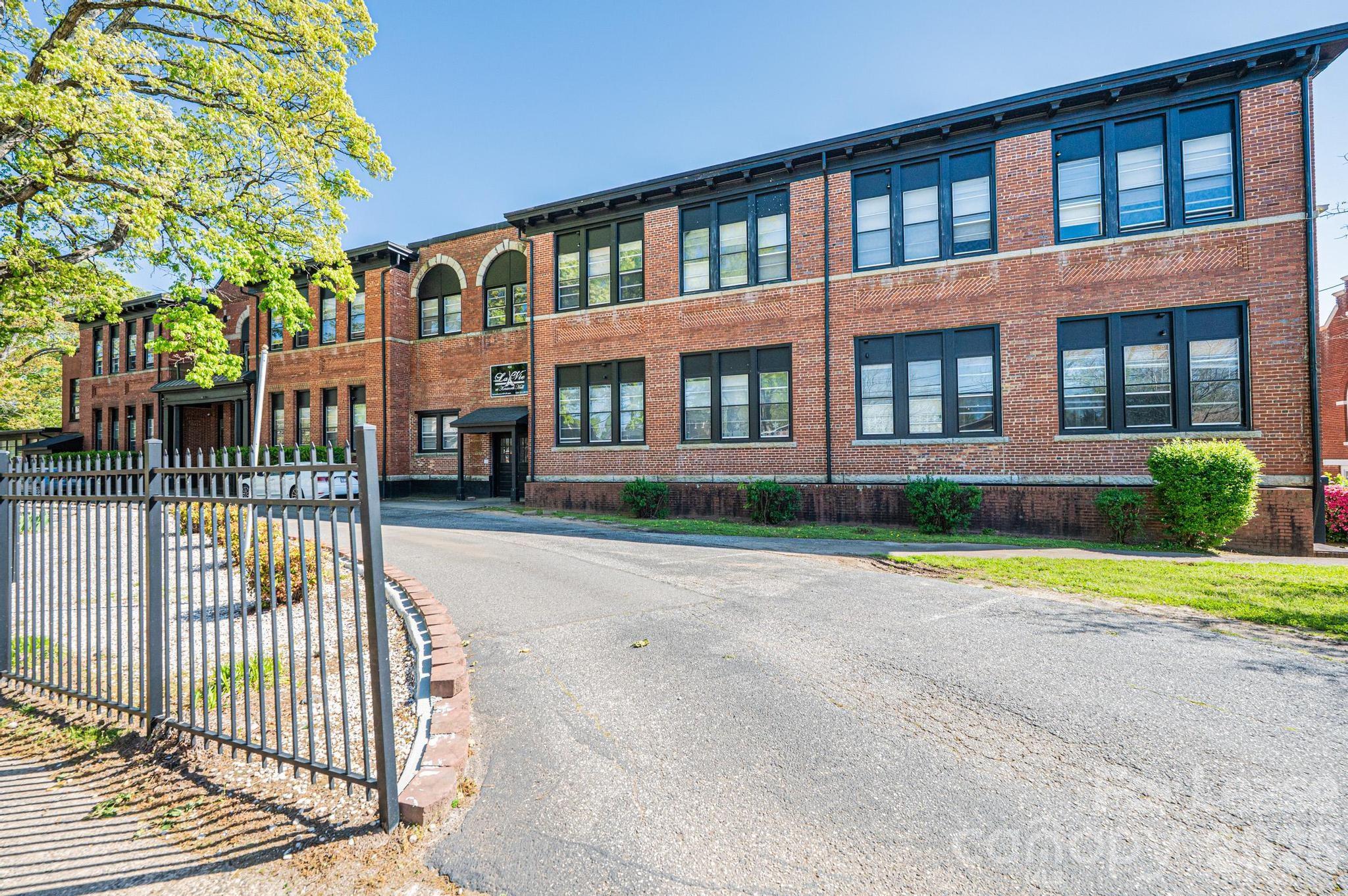 Photo 1 of 44 — 426 2nd Avenue SE, Hickory, NC 28601