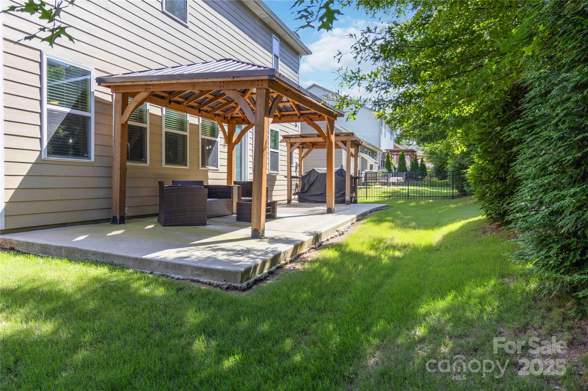 Lake Crest - Residential