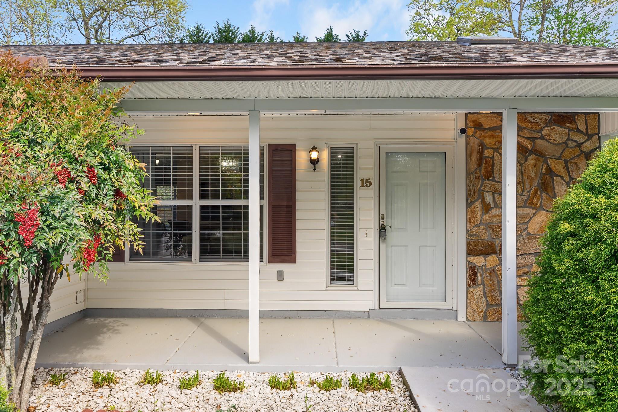 15 Cove Xing Road