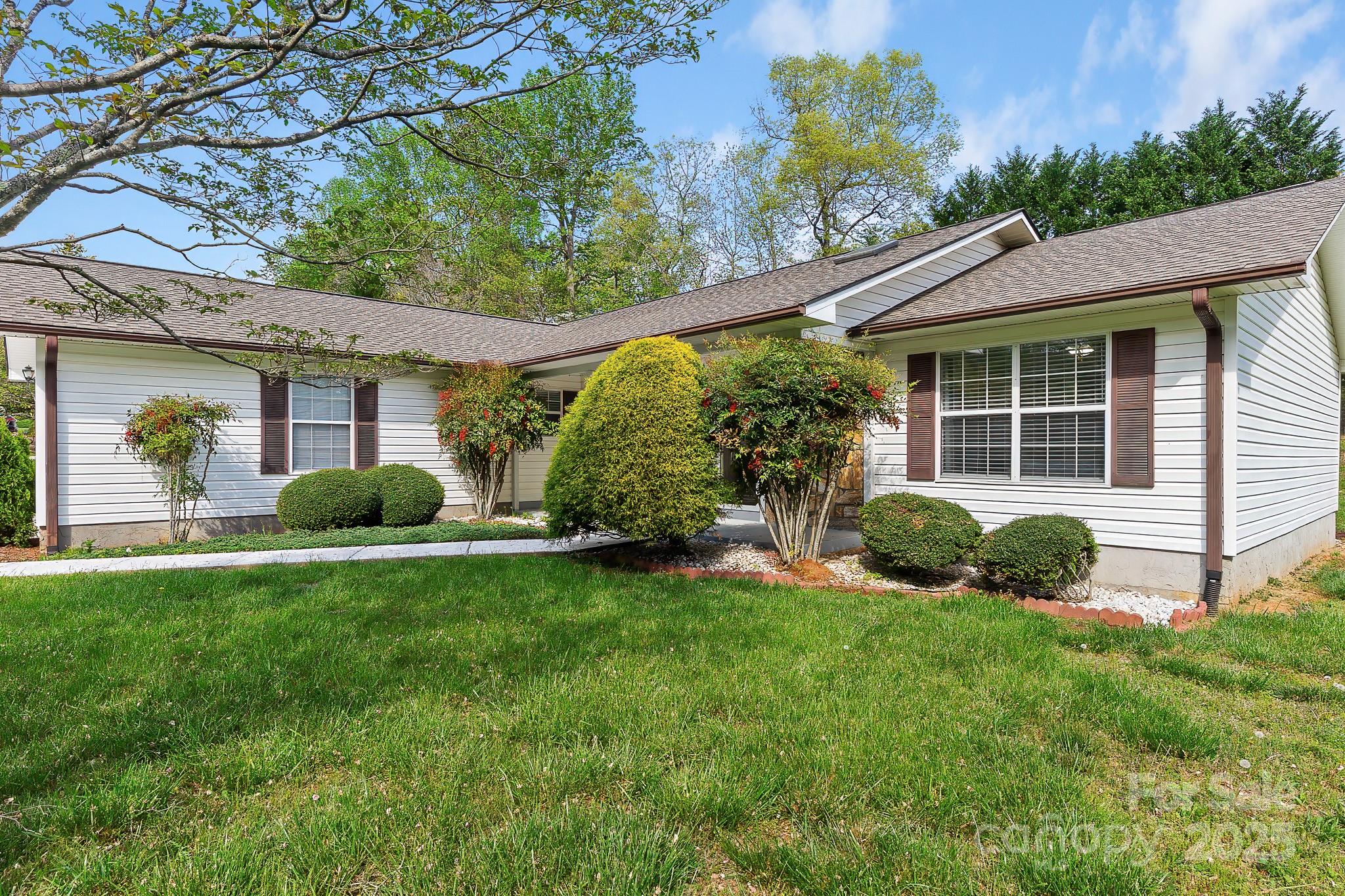 15 Cove Xing Road