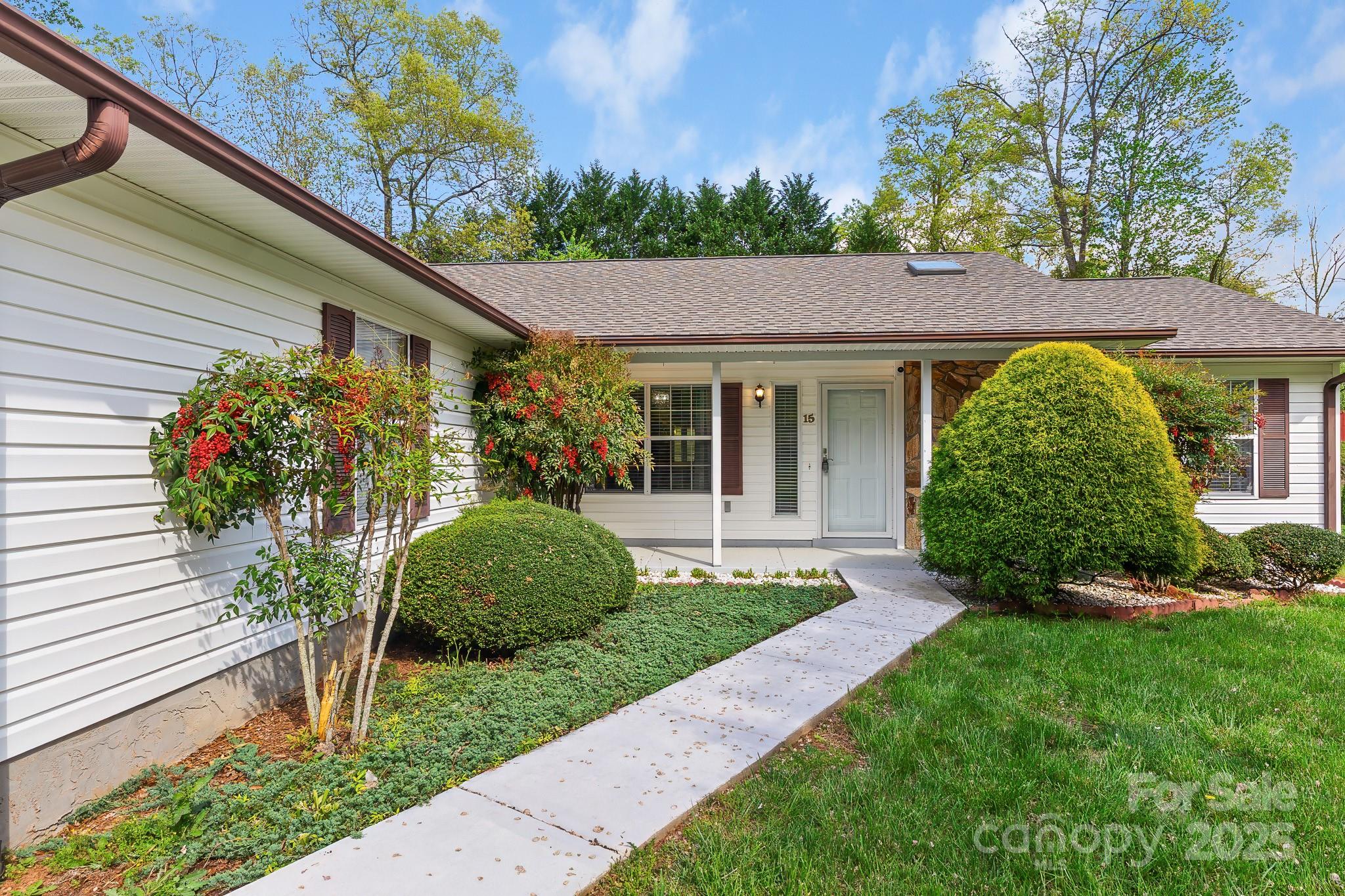 15 Cove Xing Road