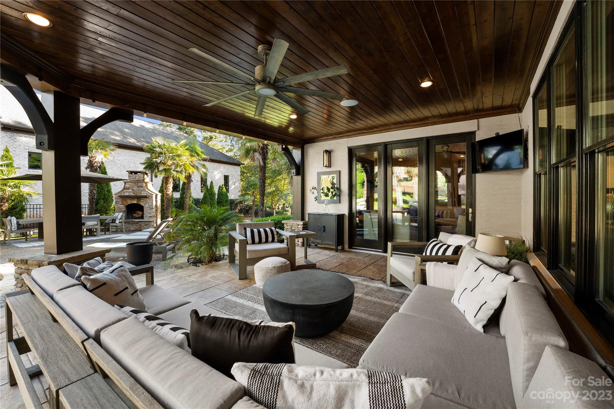 The Peninsula - Residential