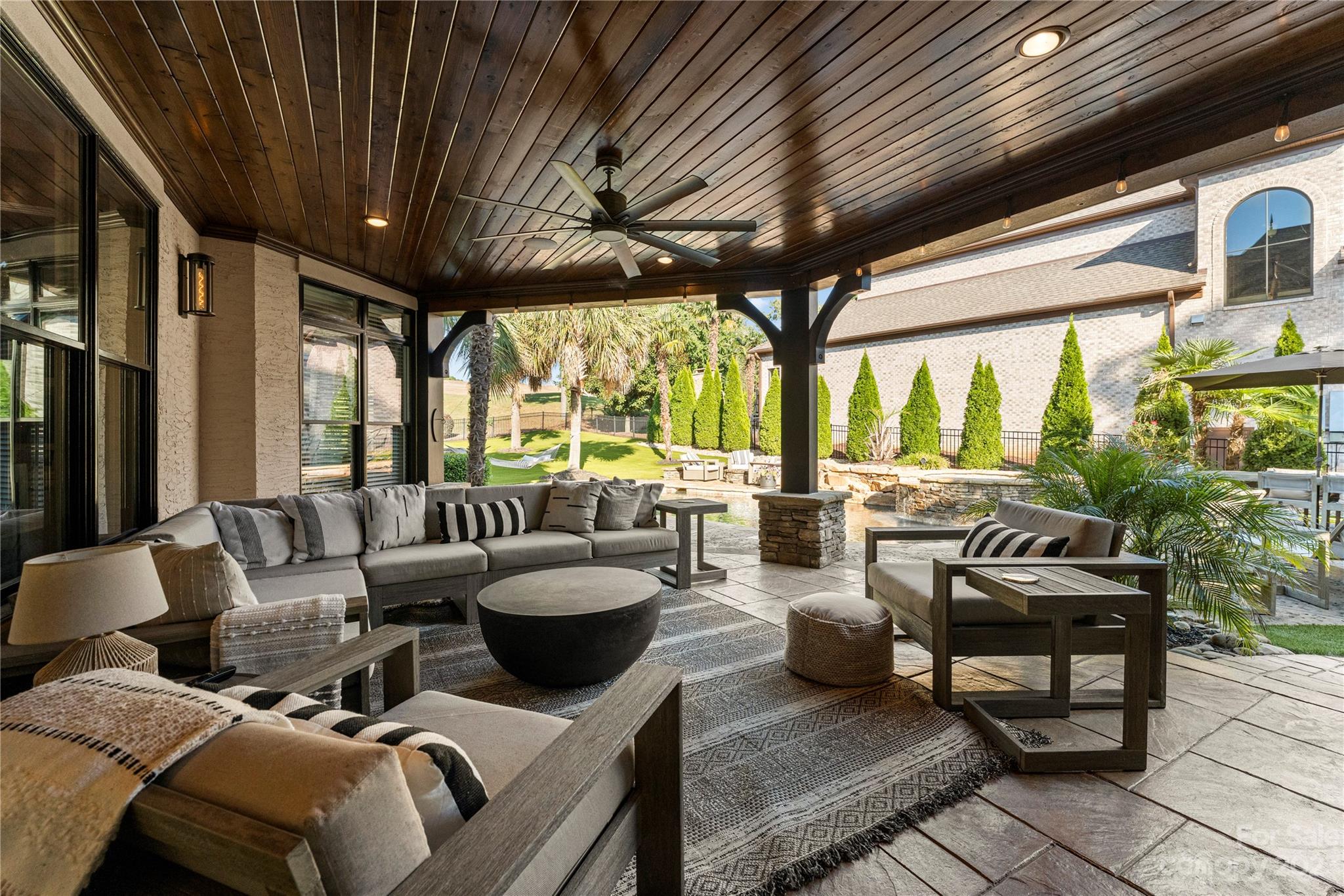 The Peninsula - Residential