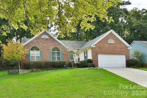Photo of 10014 Prosperity Point Lane, Charlotte, NC 28269 (MLS # 4384566)