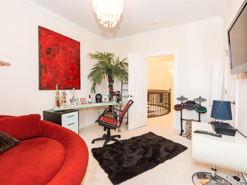 Hollister - Residential