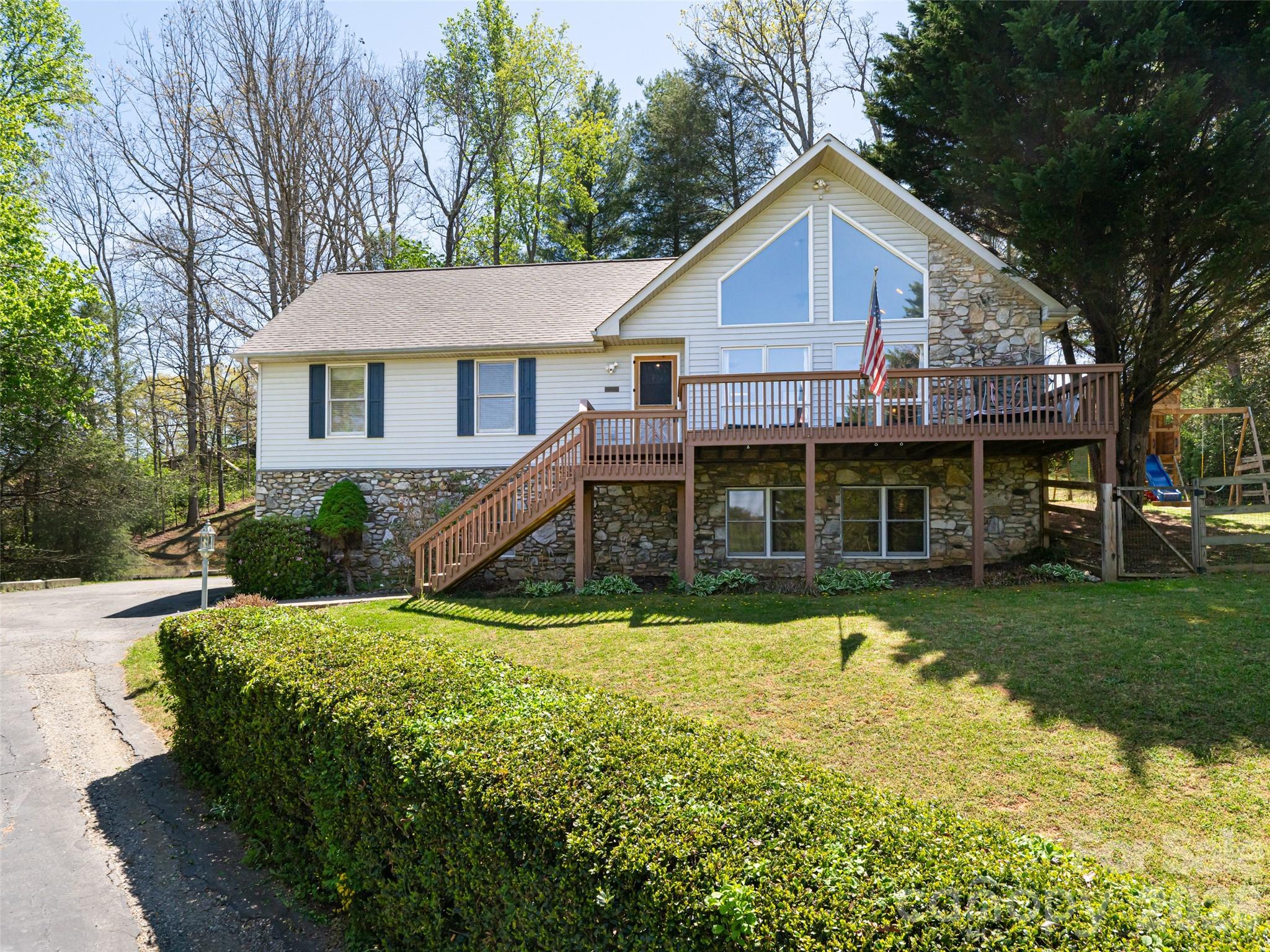 15 Tiffany Lane