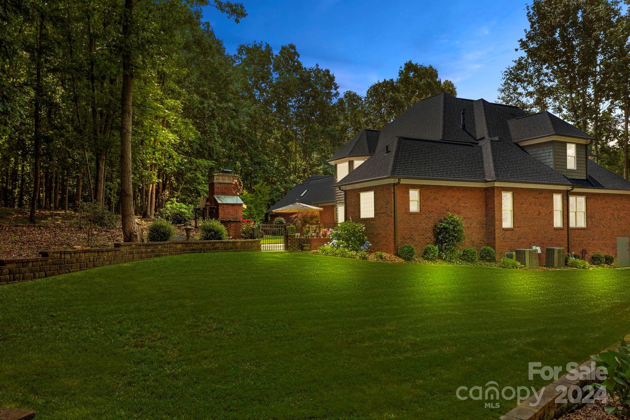 Hamilton Crest - Residential