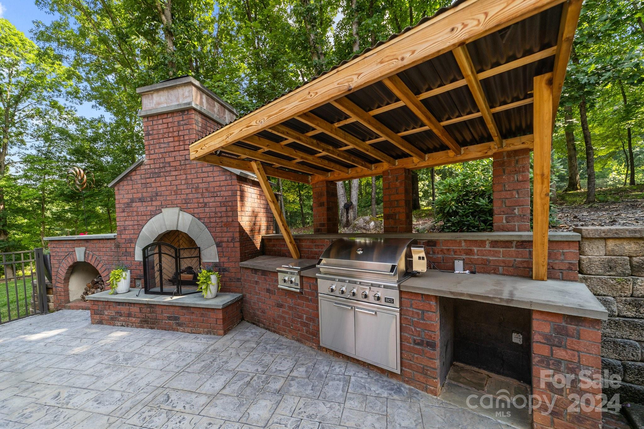 Hamilton Crest - Residential