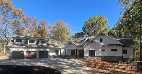 Photo of 6632 Silver Fox Road, Charlotte, NC 28270 (MLS # 4317982)