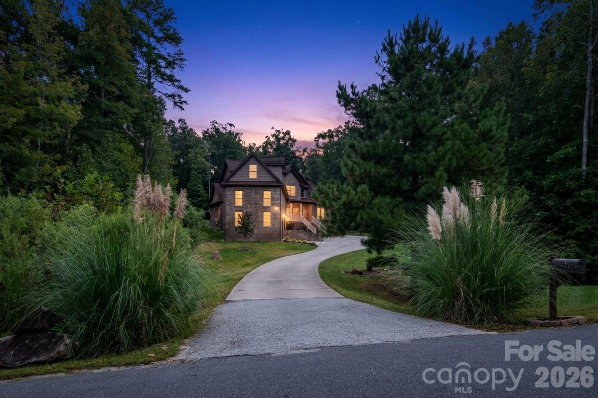330 Woodland Glen Road