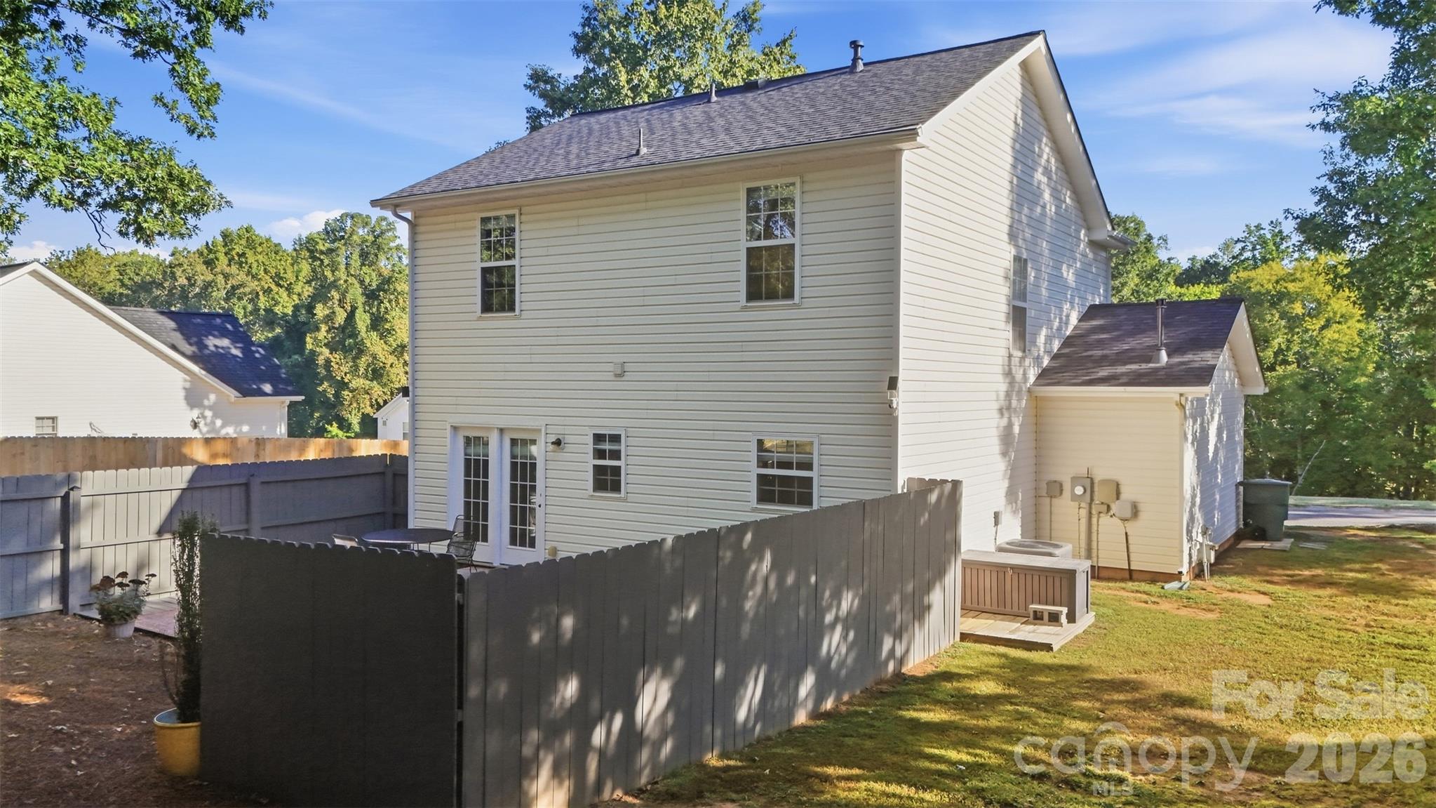 1242 Laurel Woods Drive