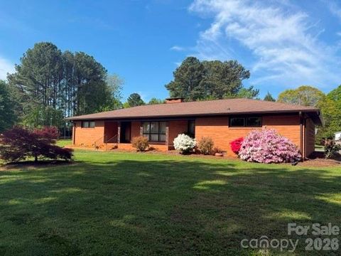 Photo of 725 Fieldstone Road, Mooresville, NC 28115 (MLS # 4368406)