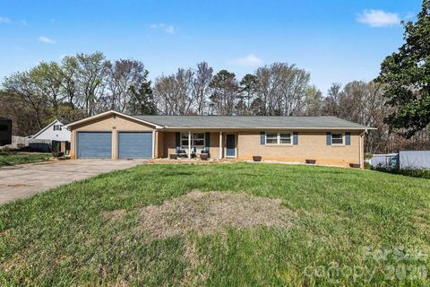 213 Lakeview Drive Harrisburg NC 28075