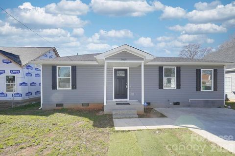 Photo of 3825 Westway Drive, Charlotte, NC 28208 (MLS # 4338235)