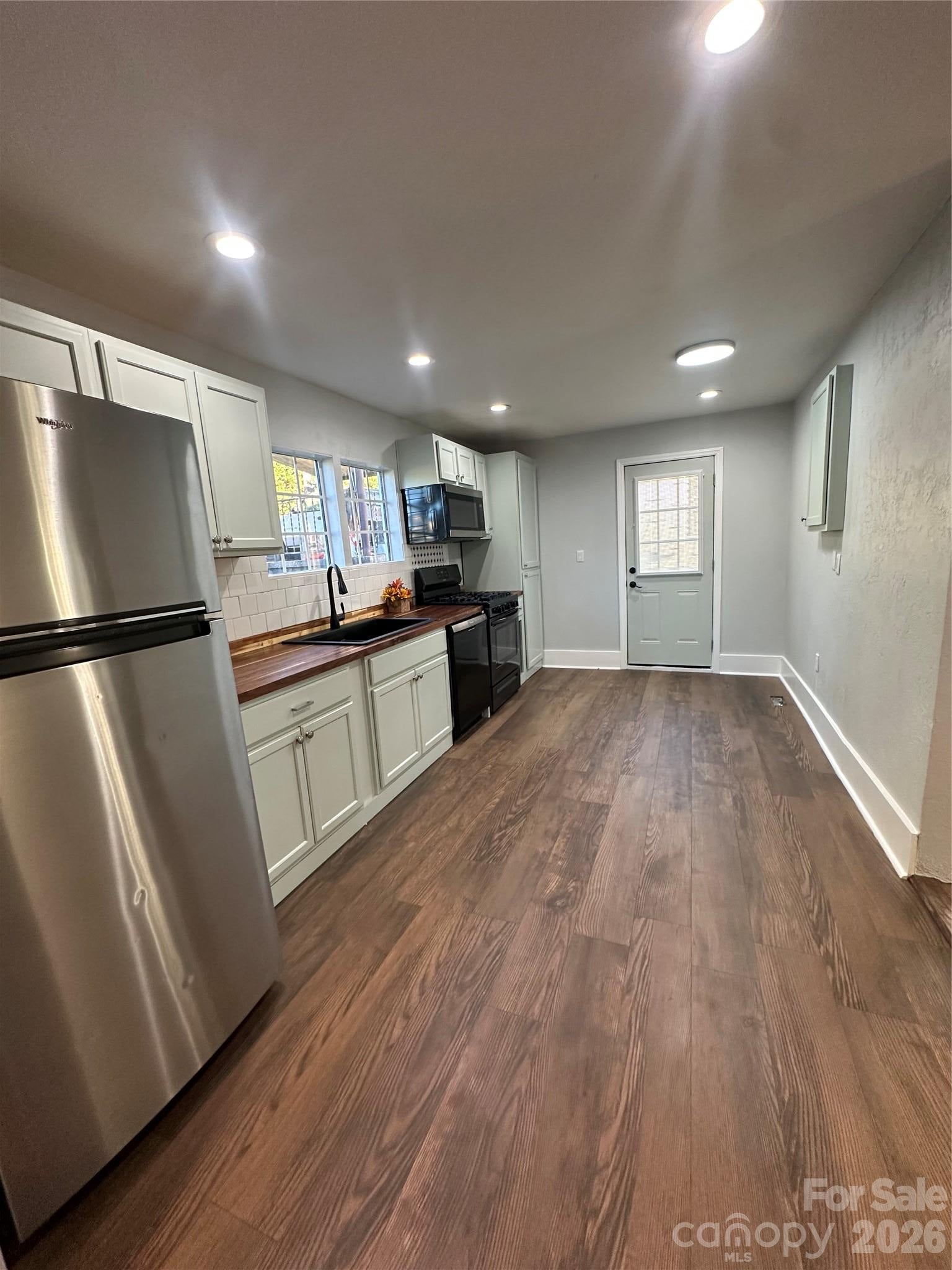22 Midway Street