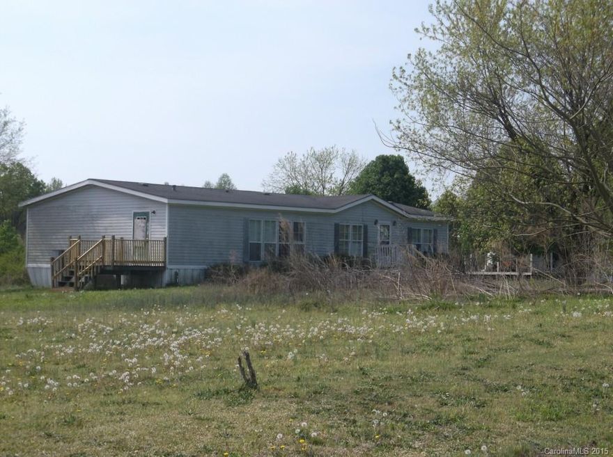 Doublewide 3 bedroom, 2 bath located at 266 Brahma Lane in Cheraw, South Carolina.