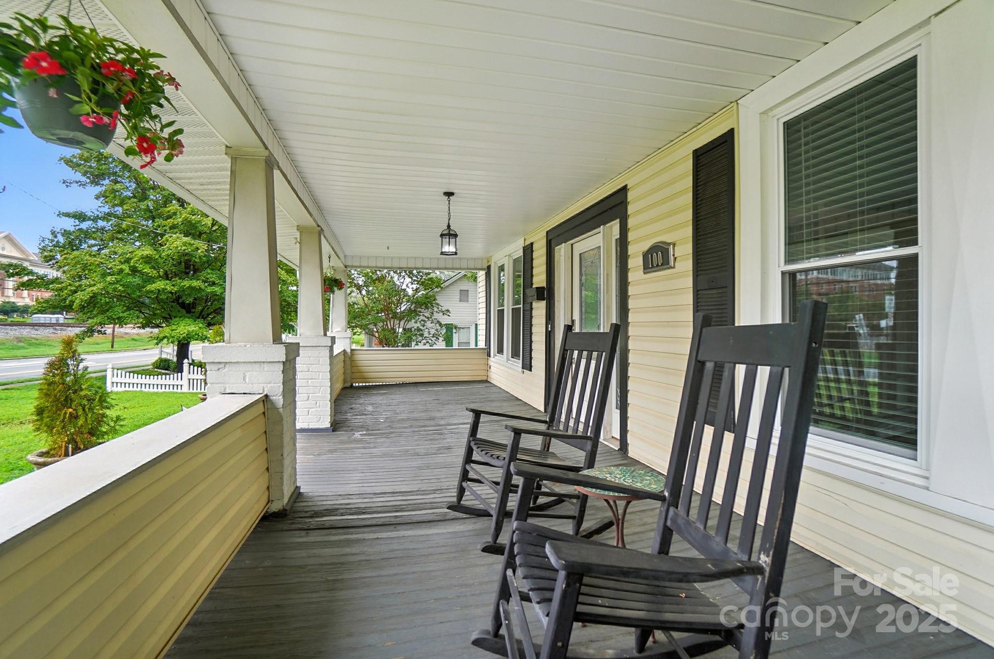 100 N Ridge Avenue N 100