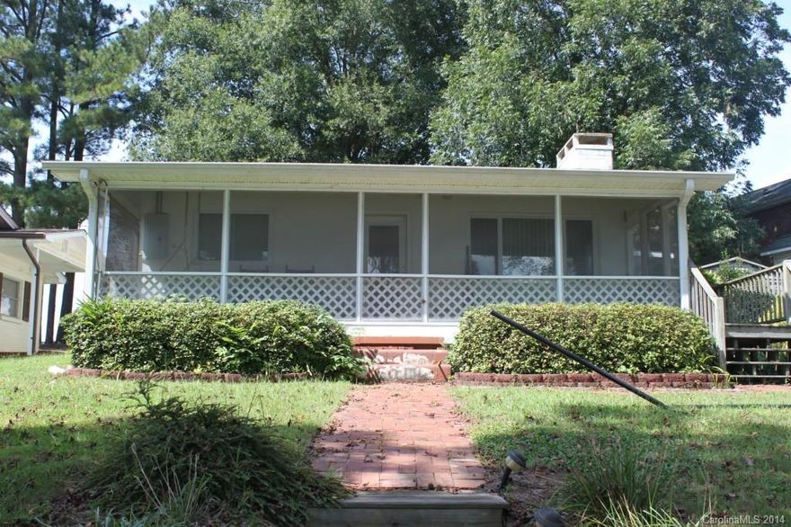 Wonderful lake home with open, spacious gathering rooms. 2-Bedrooms, 2-full Baths with large open living/dining/kitchen area. Built-in bar & spacious kitchen area. Real fireplace in living room. Lots of glass on the lake side. Nice screened porch. Very flat lot with gorgeous view of Horse Shoe Bend Cove. Boathouse with boat lift & 2 jet ski lifts. Open pier & covered area as well as on boathouse. Nice seawall.