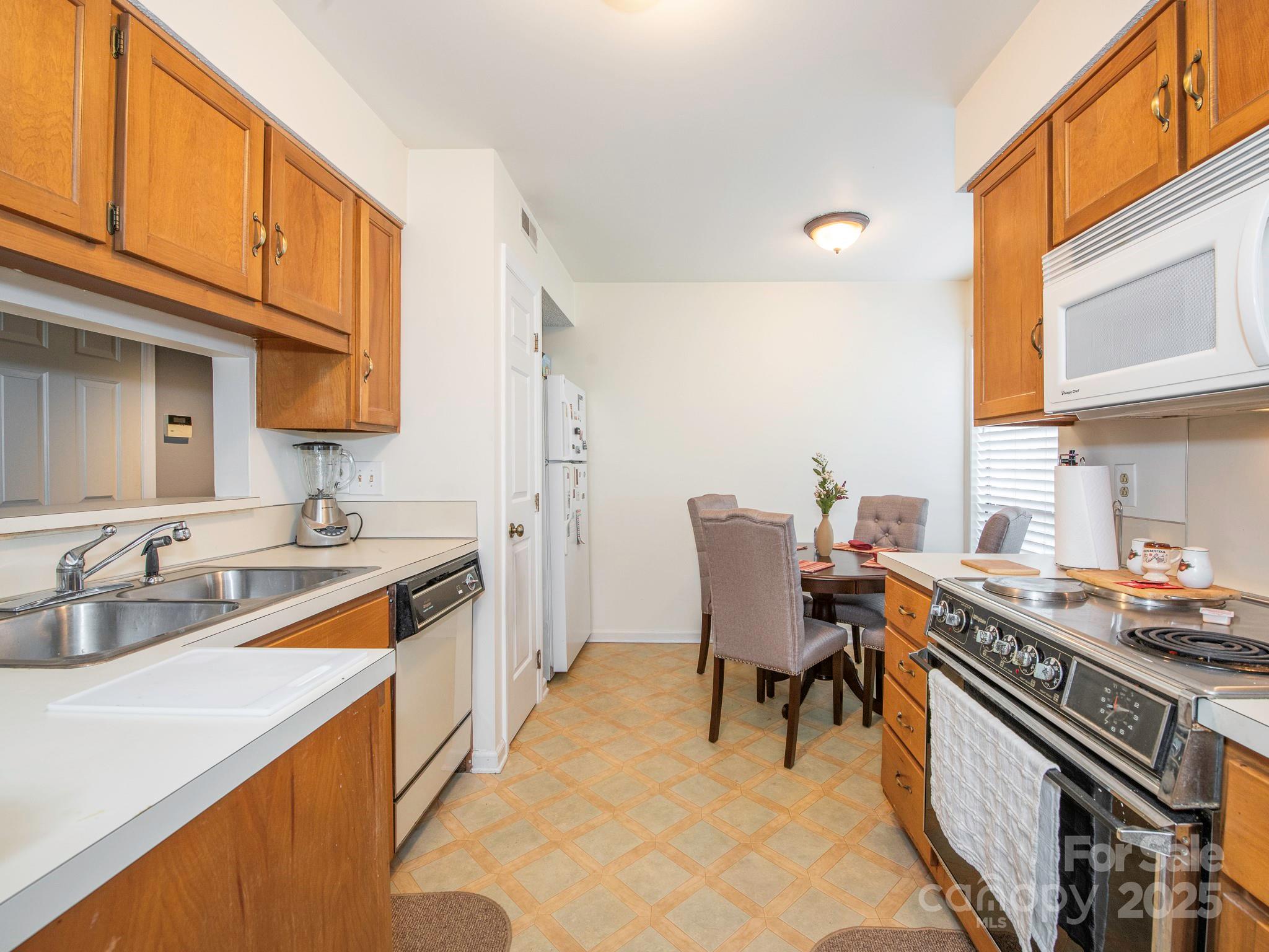 5719 Dockside Drive 1102