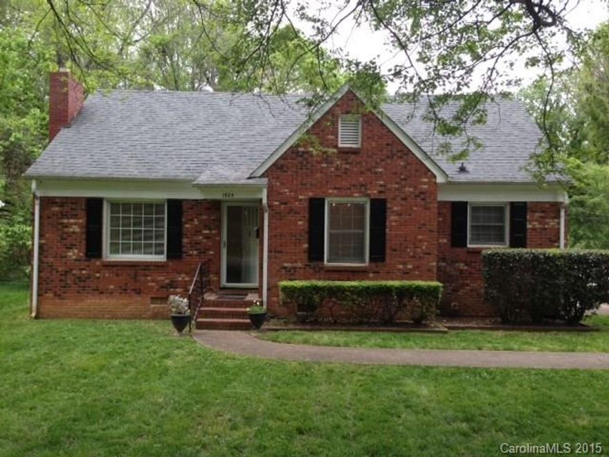 BACK on MARKET!!!CHECK OUT THE PRICE REDUCTION!!!!! SELLER WANTS TO MOVE IT!! Absolutely a great home in a great neighborhood!! This 3BR, 2Bth, brick home with fireplace is the gem you've been waiting for in the Country Club area. It is just waiting for the discerning buyer anxious to complete its preferred updates and renovations.