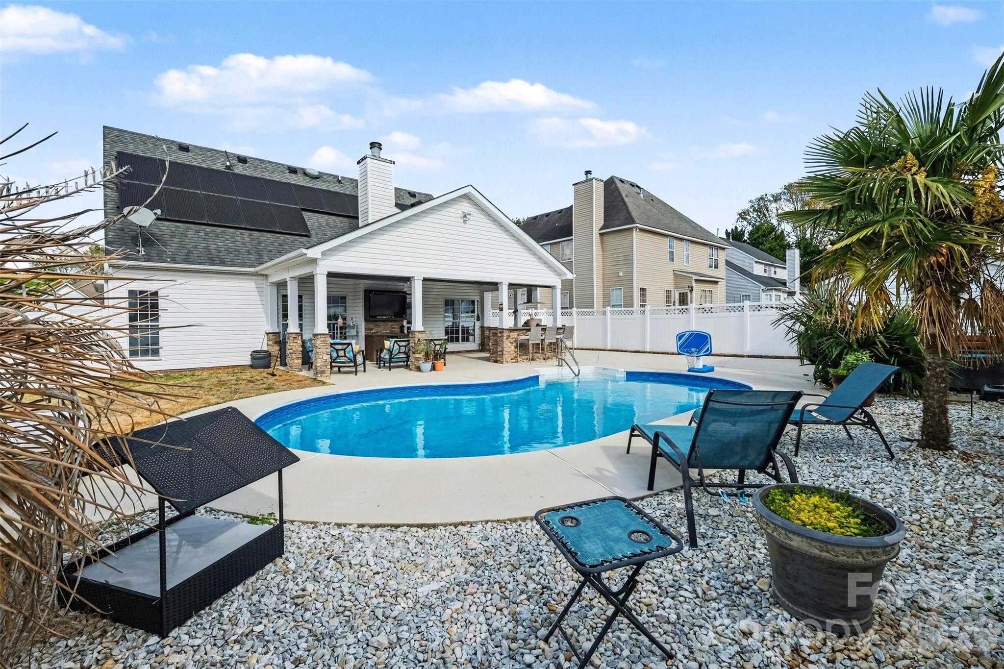 4476 Greystone Drive SW