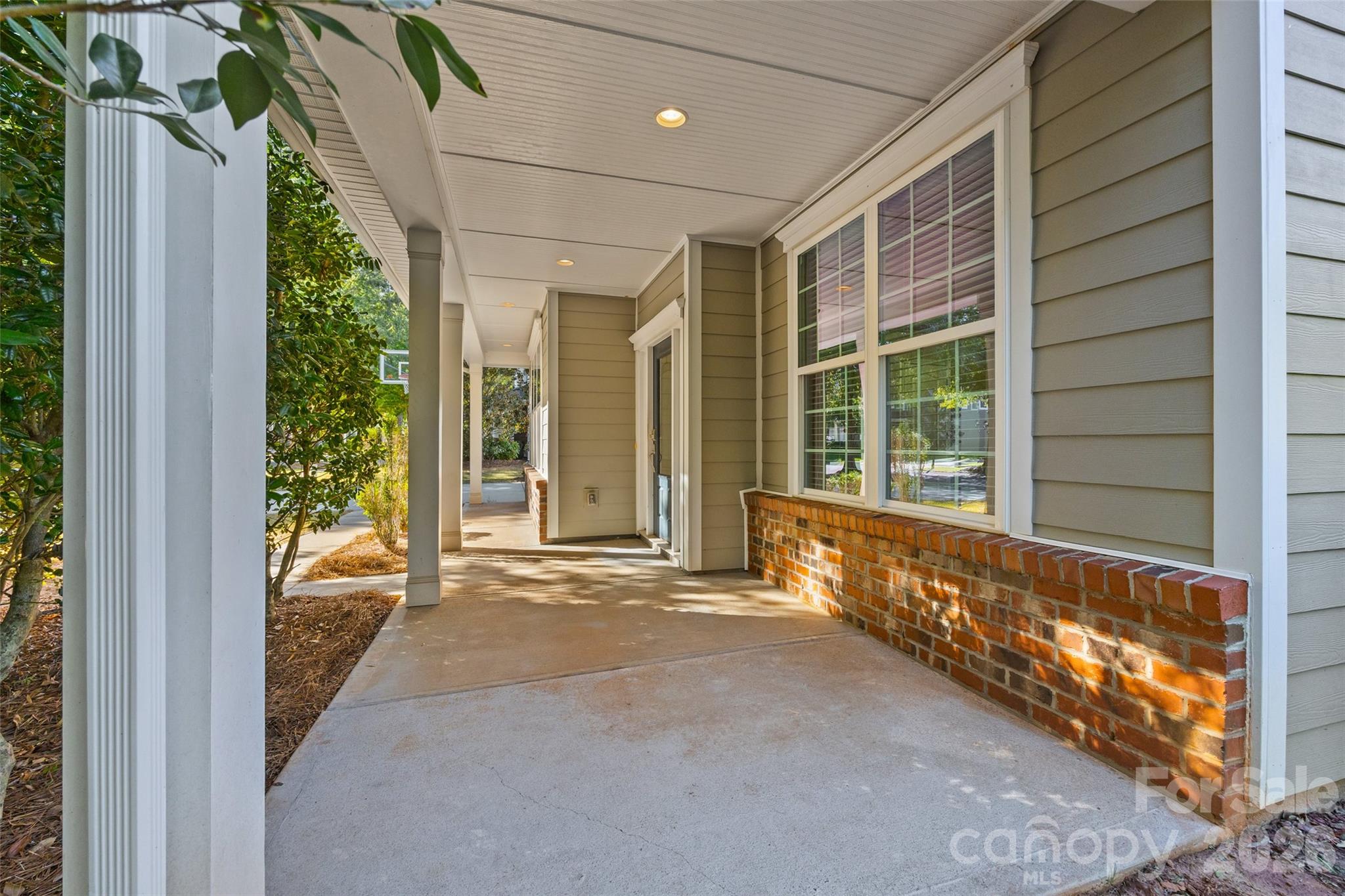 1677 Fairntosh Drive