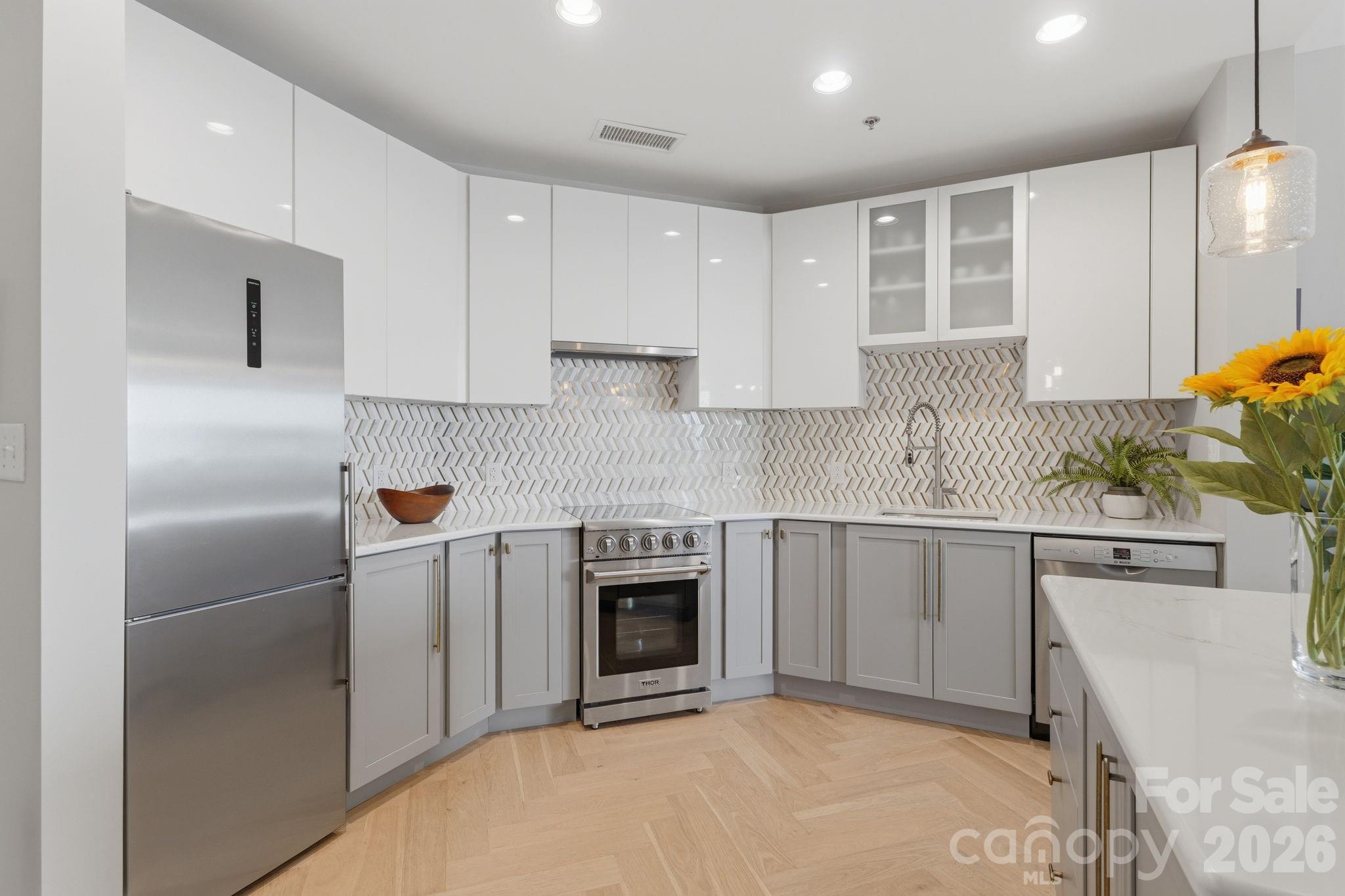 333 W Trade Street 1306