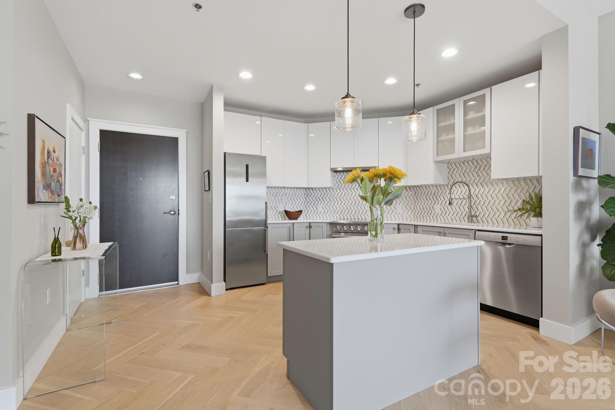 333 W Trade Street 1306