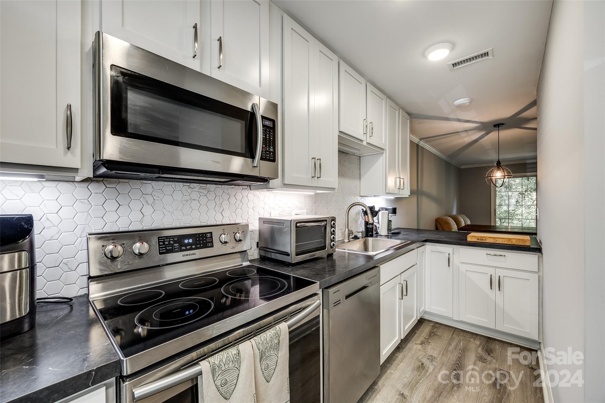 Manor Lake - Residential