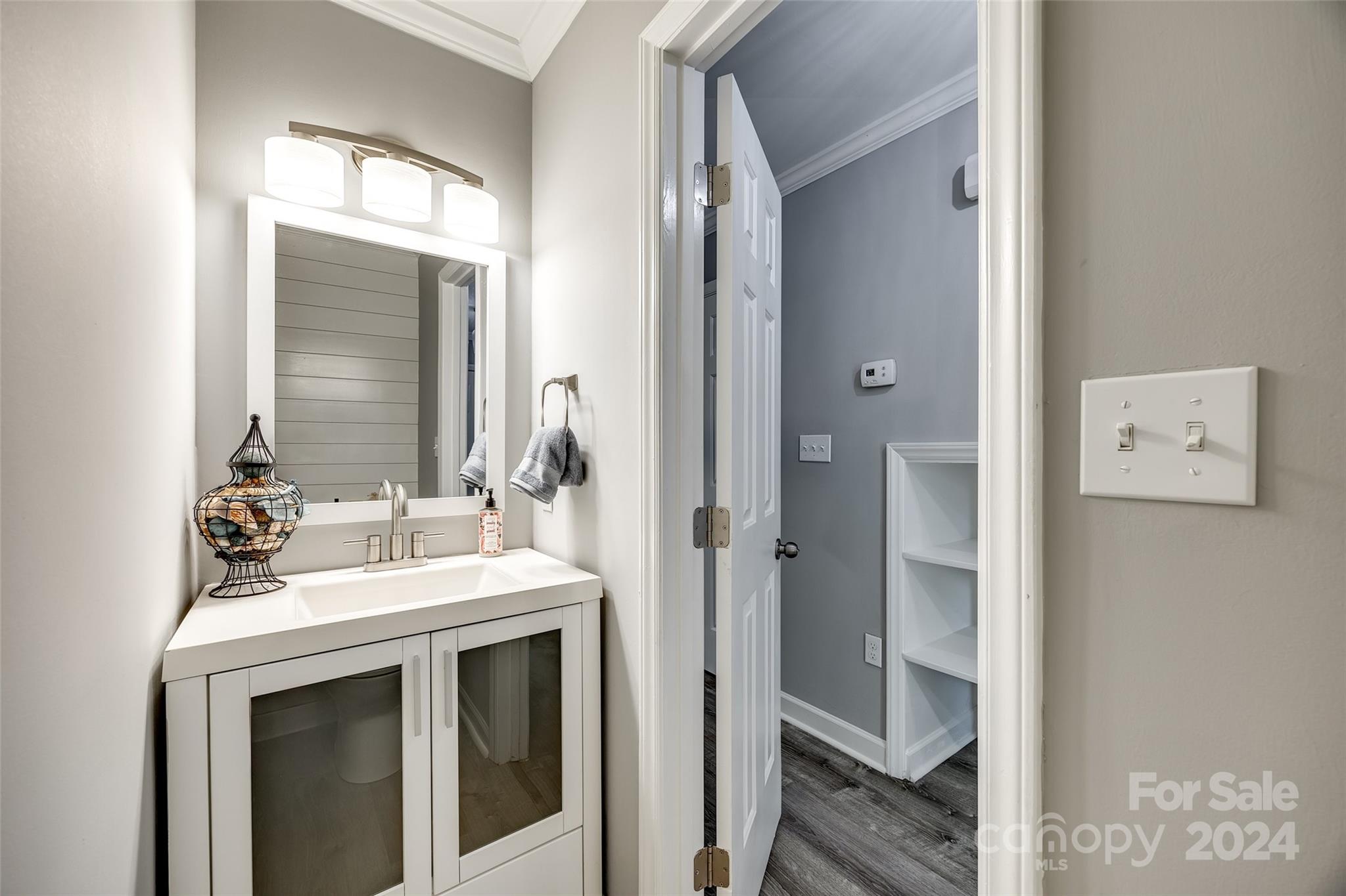 Manor Lake - Residential