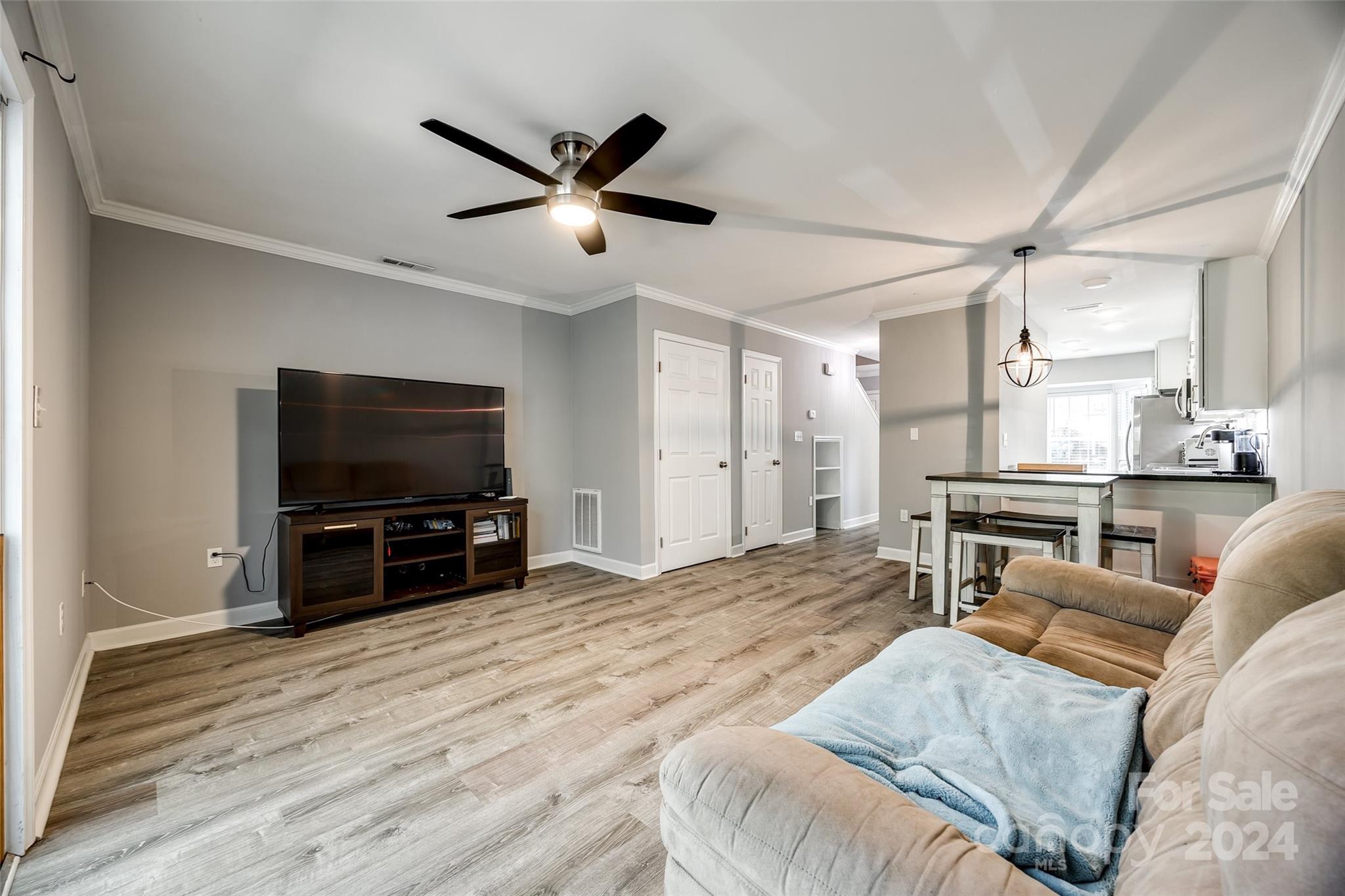 Manor Lake - Residential