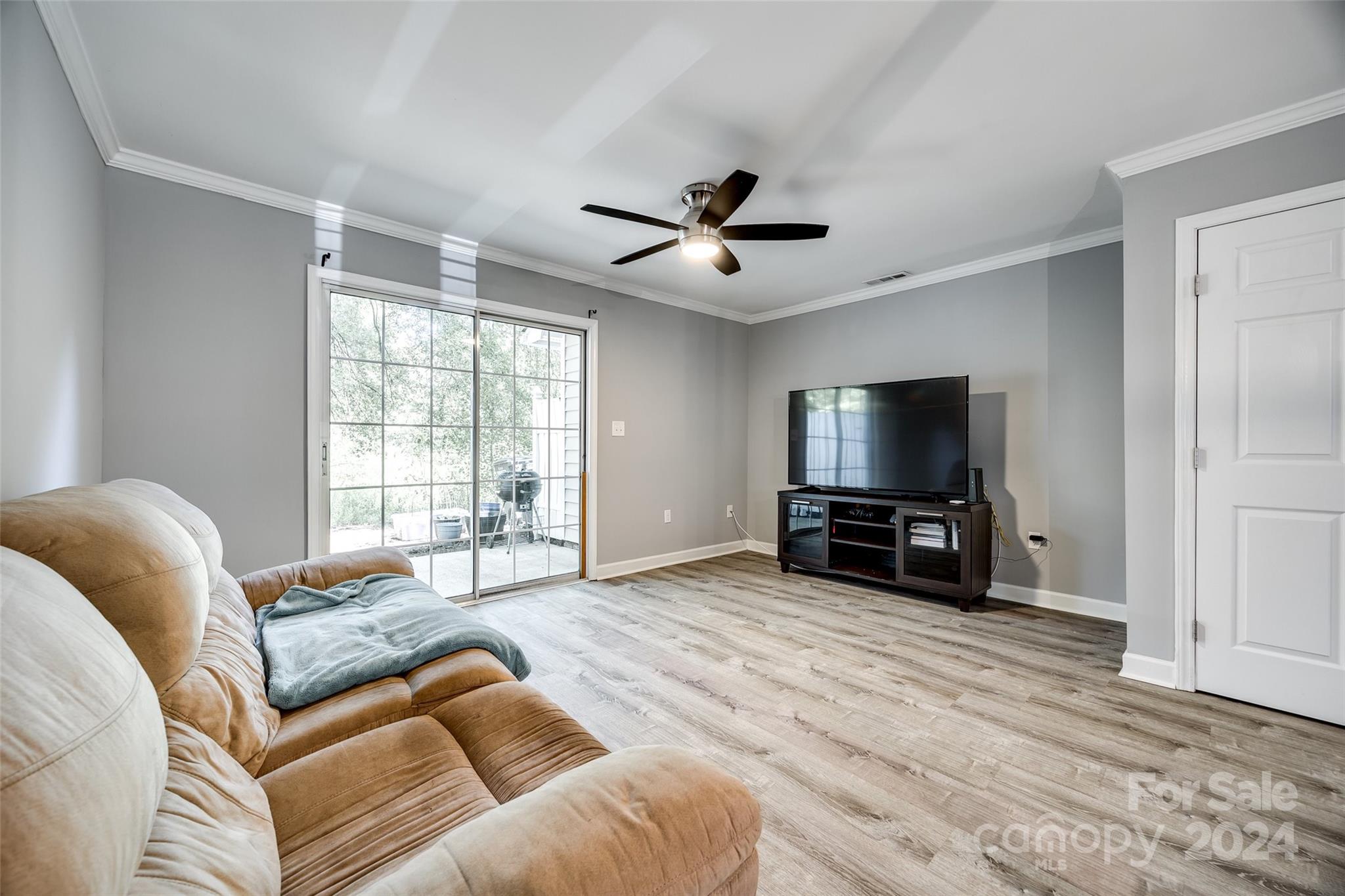 Manor Lake - Residential