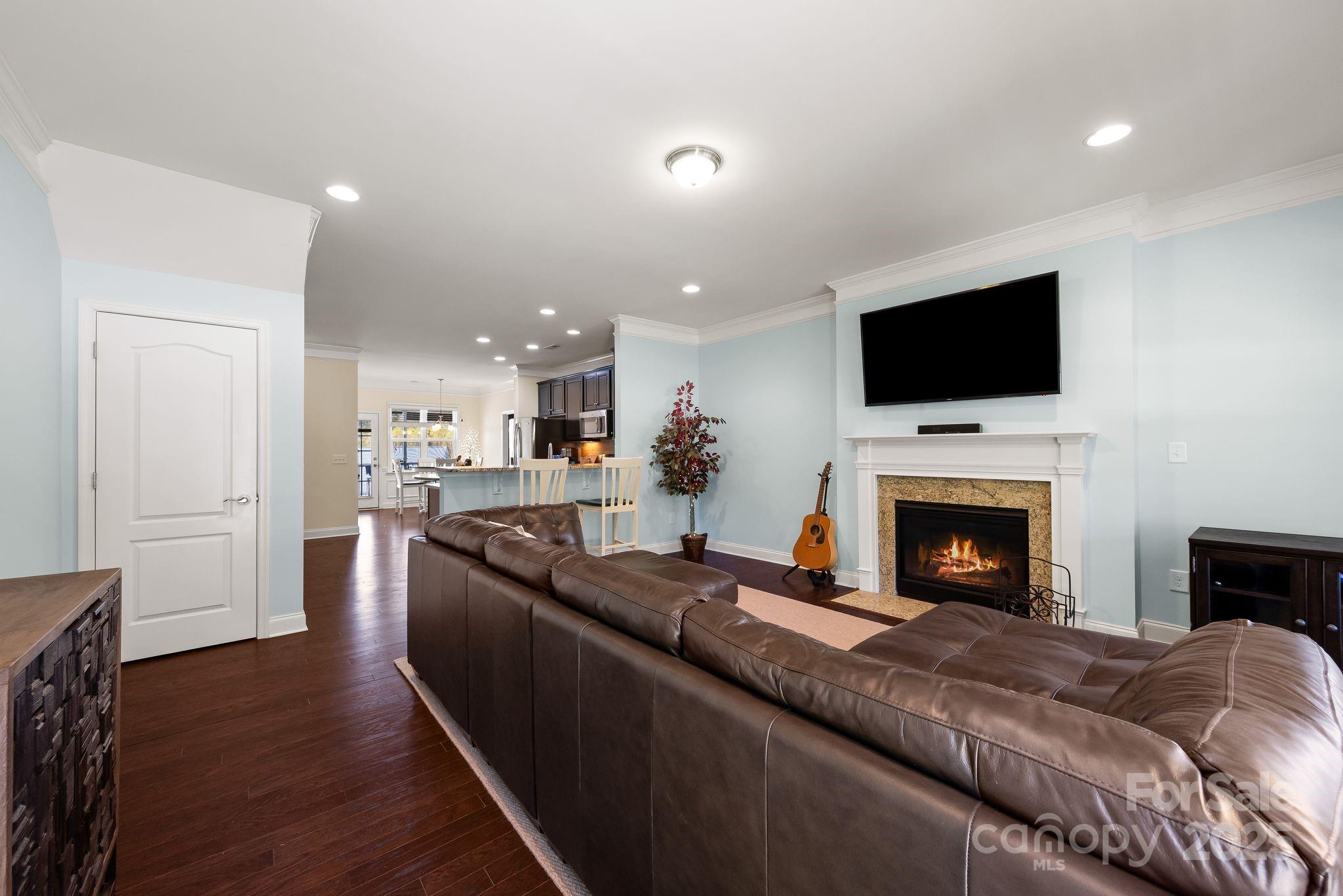 859 Swaying Oaks Court