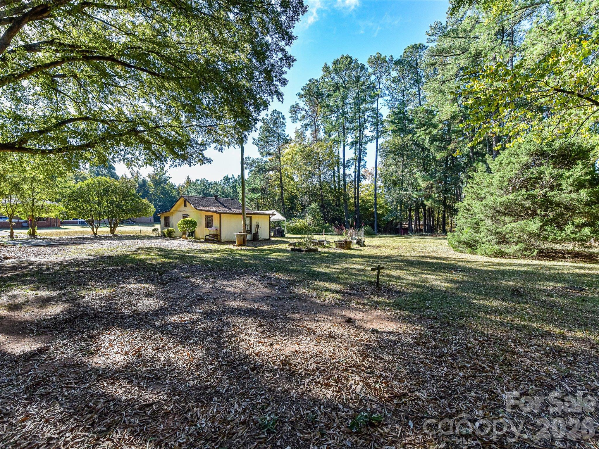 1806 Lakeview Drive